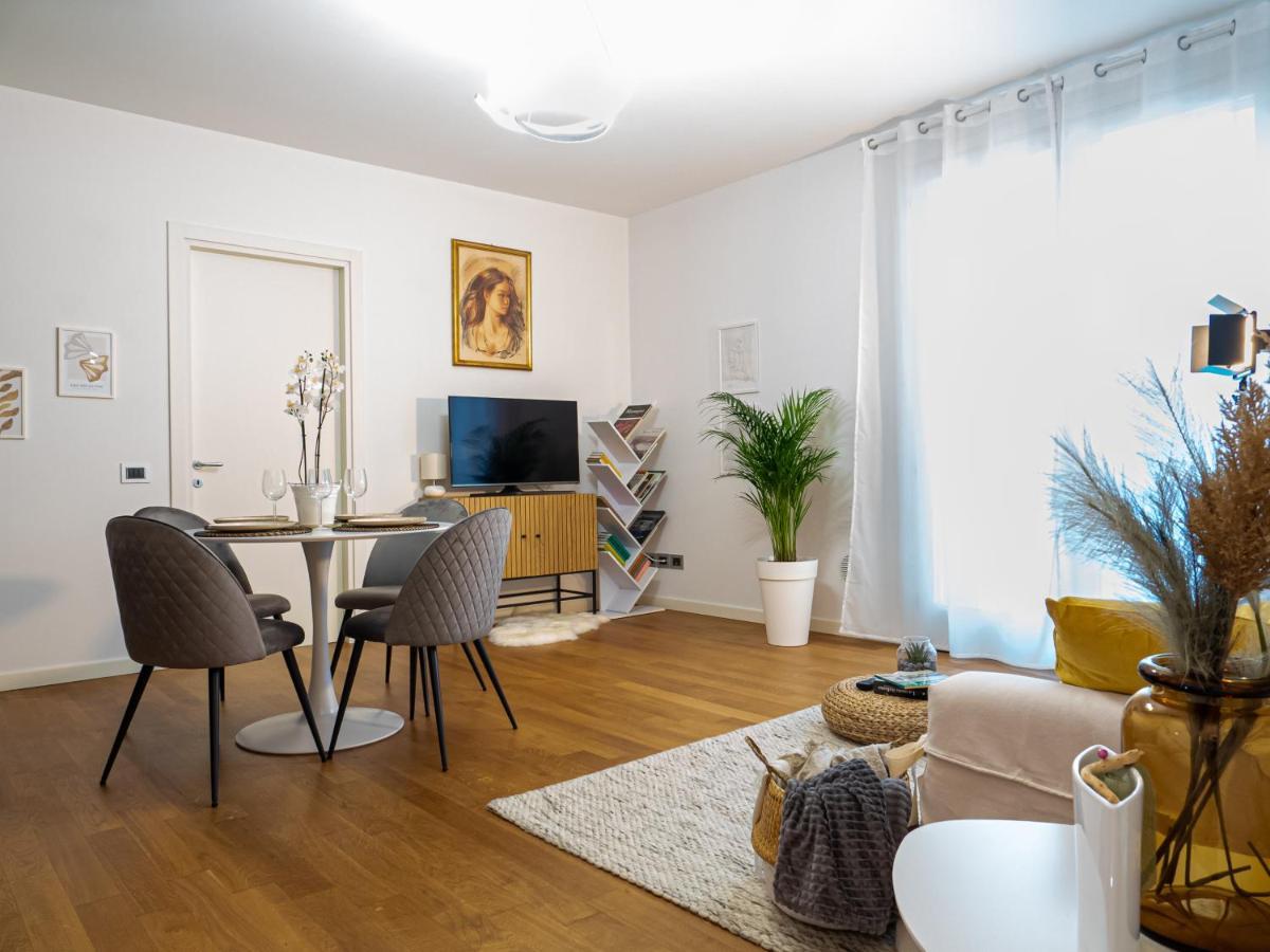 Maison Blanche: Appartamento Elegante Con Parcheggio Privato Mantoue Extérieur photo