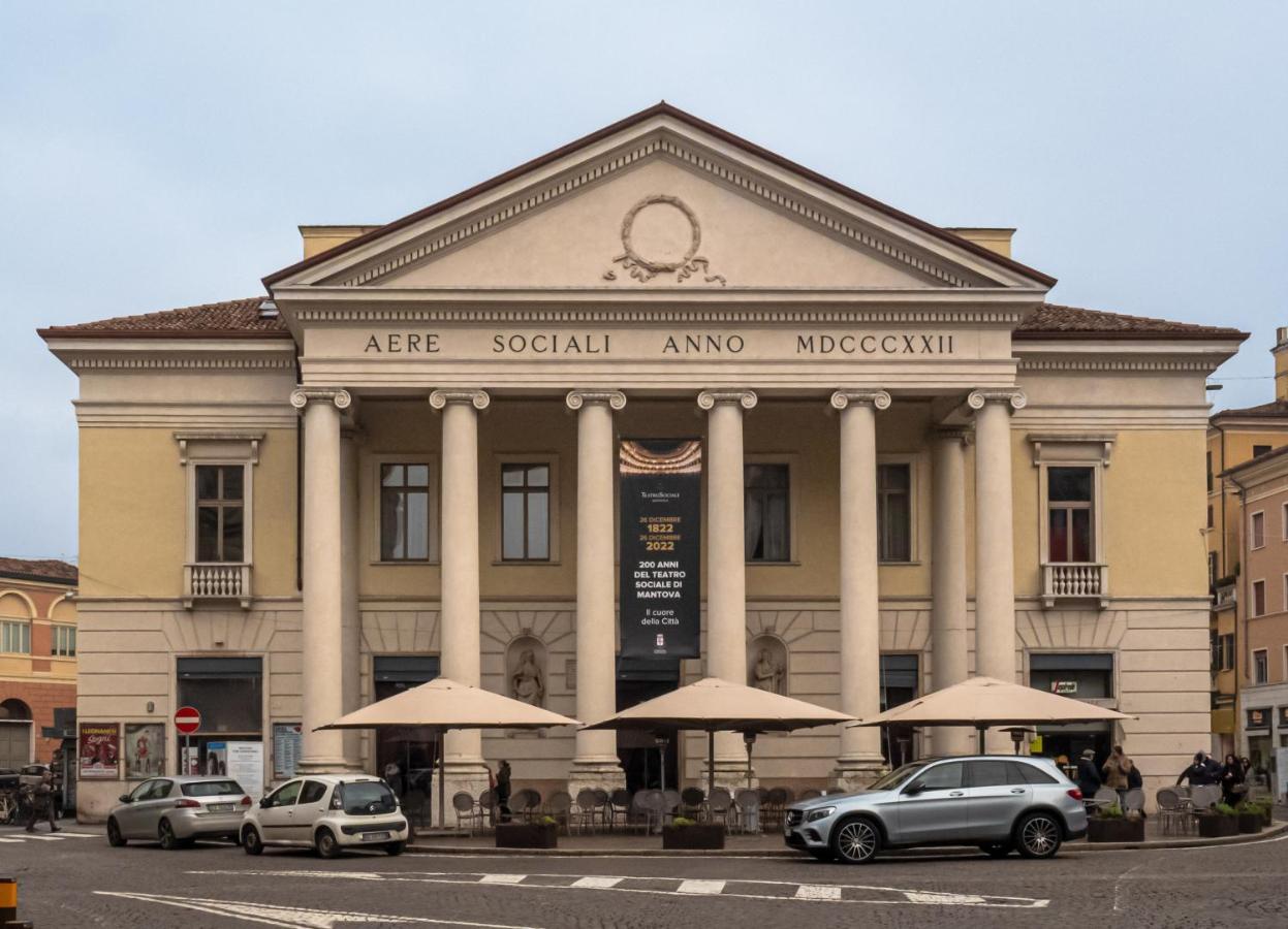 Maison Blanche: Appartamento Elegante Con Parcheggio Privato Mantoue Extérieur photo